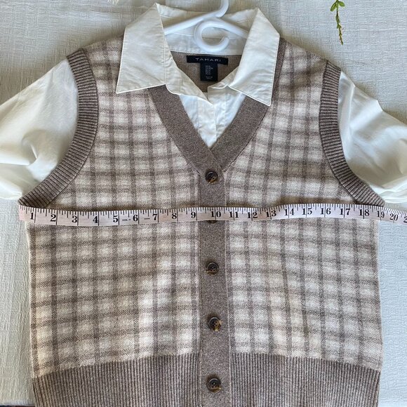 Tahari Beige White Plaid Sweater Vest Long Sleeve Top M - Picture 5 of 7